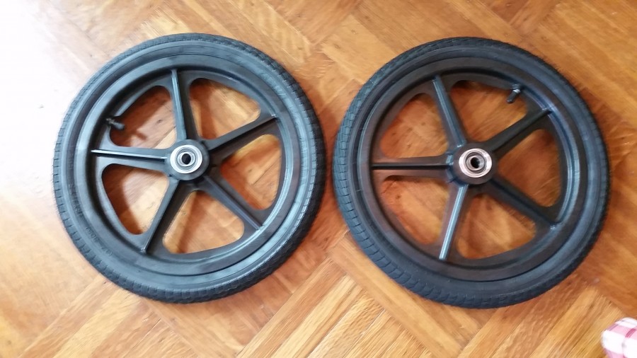 bike trailer wheels